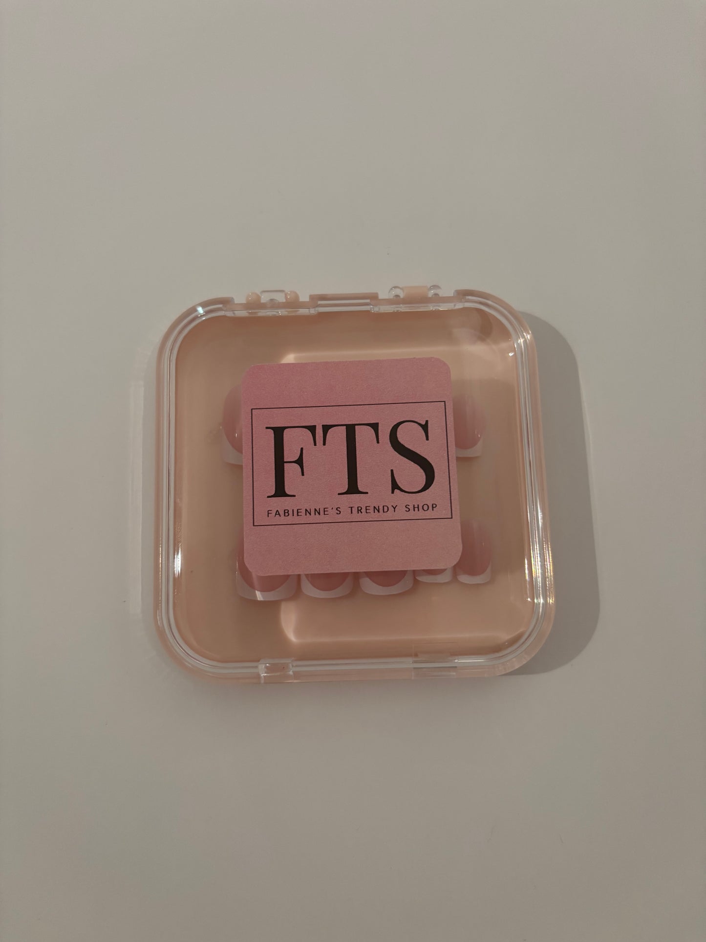 Faux ongles court - FRENCH