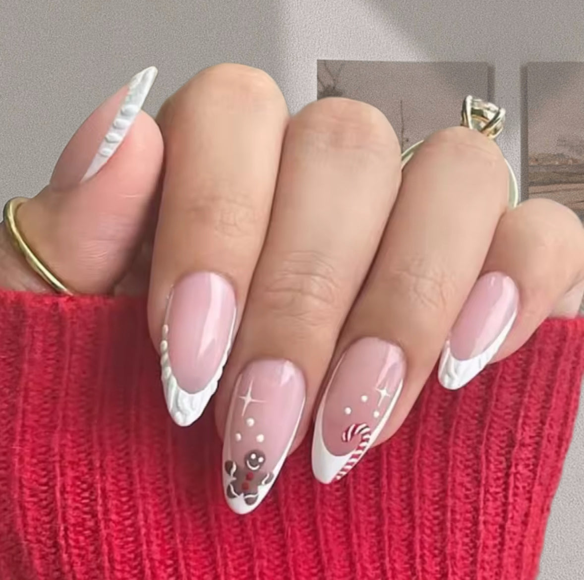 Almond-shaped false nails - FRENCH CHRISTMAS